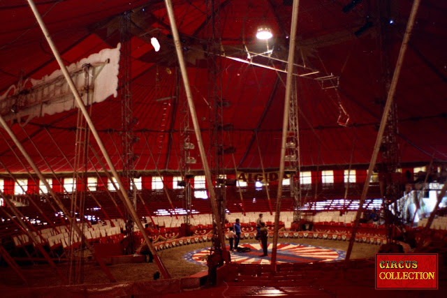 Intérieur du chapiteau du Circo Nacional de Mexico  1971 famille Togni