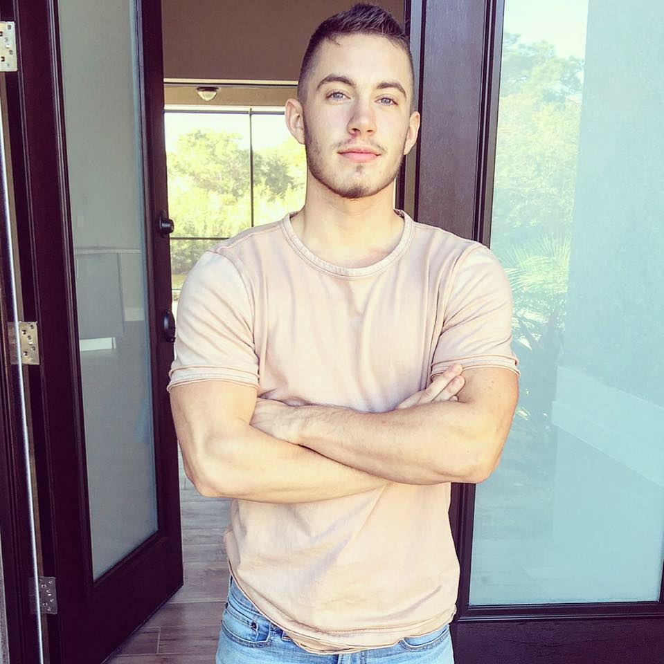 Jovem transexual viraliza ao mostrar antes e depois: 'Finalmente sou eu' Jovem transexual viraliza ao mostrar antes e depois: 'Finalmente sou eu'