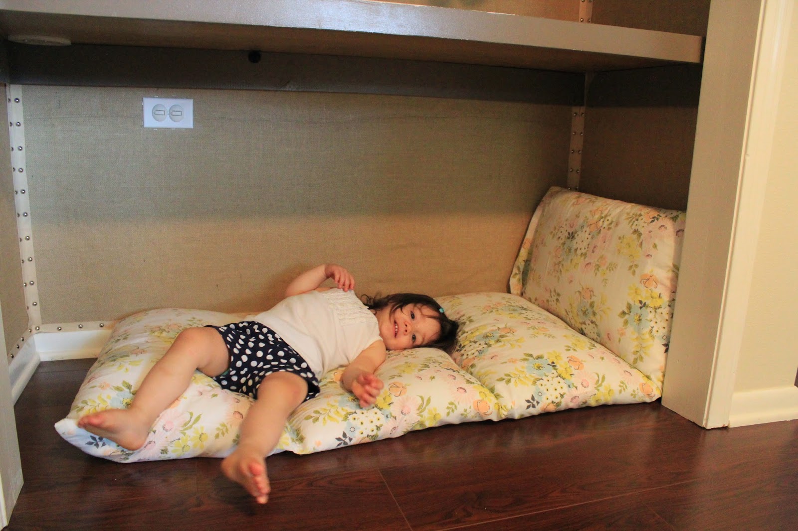 Our Nesting Ground 26 Folding Floor Cushion