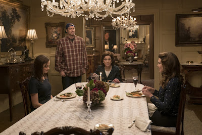 Kelly Bishop, Alexis Bledel, Lauren Graham and Scott Patterson in Gilmore Girls A Year in the Life (10)
