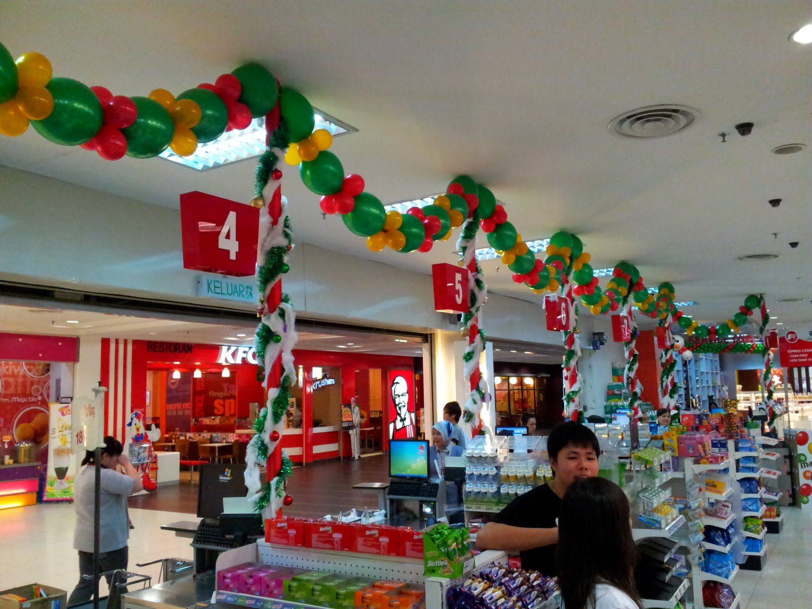 Balloon decorations for weddings, birthday parties, balloon sculptures