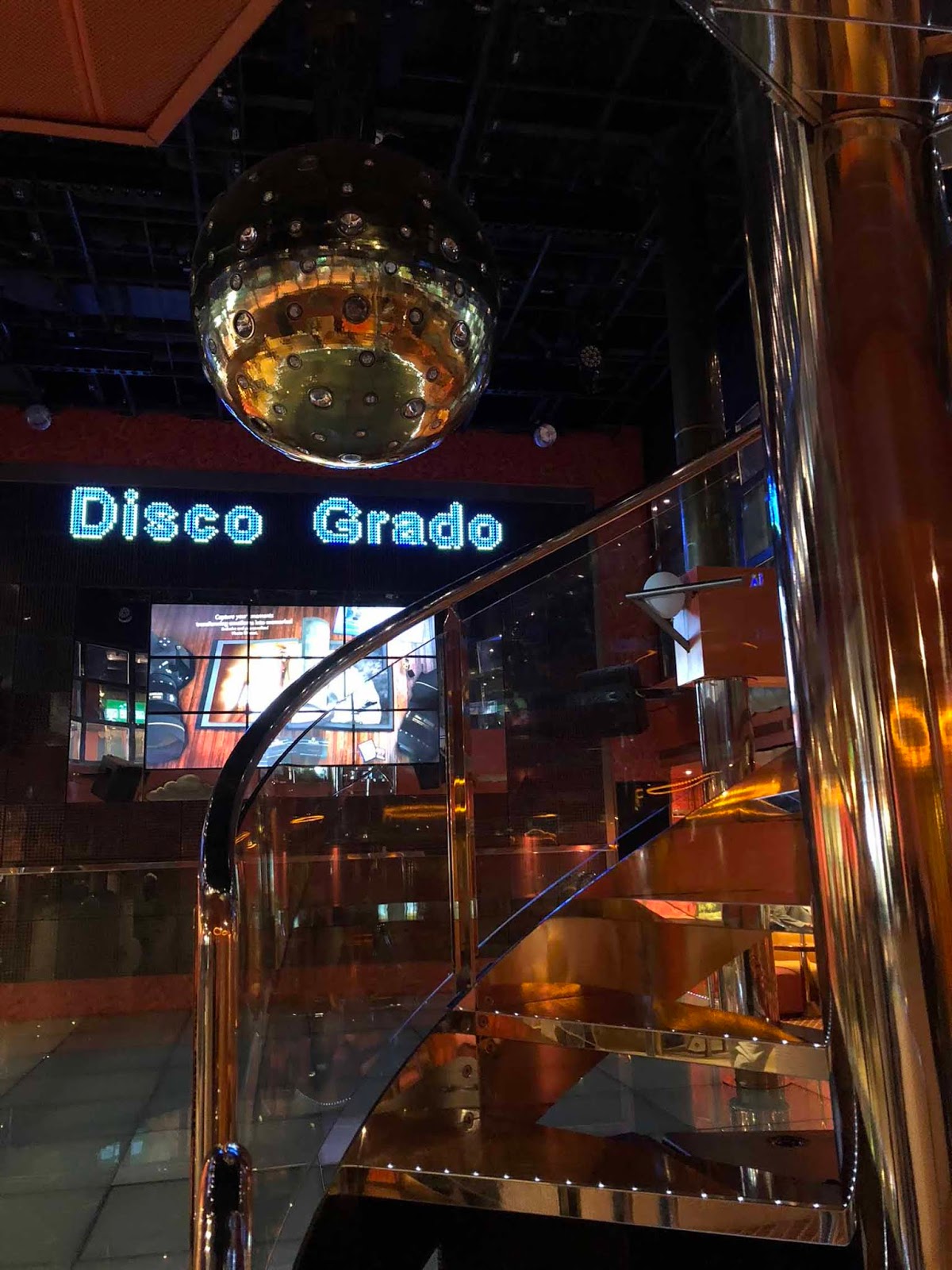 Jos tanssijalkaa vipattaa... Laivan disco