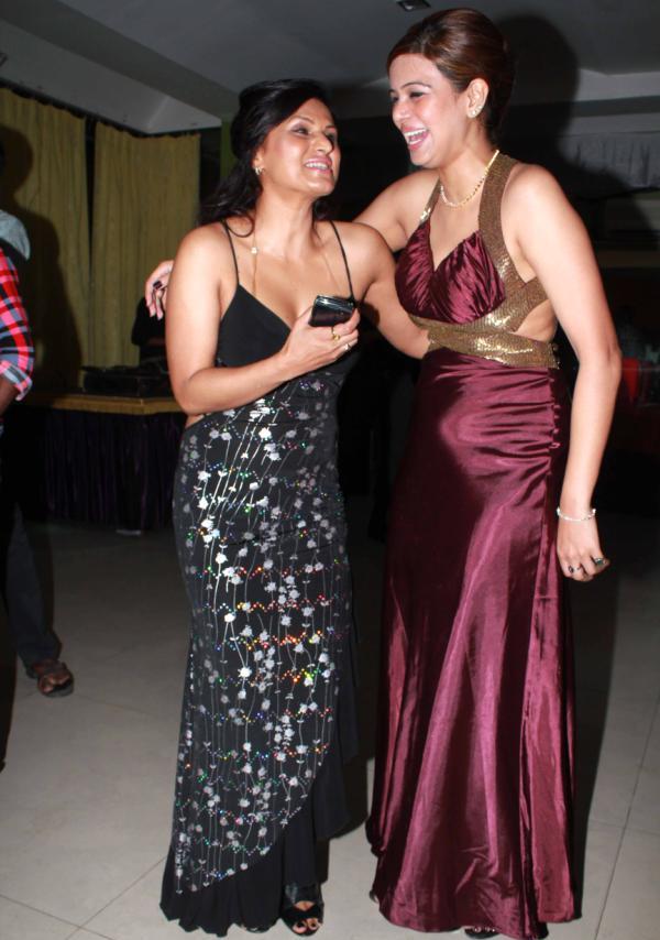 Moon Das Nandini Jumani hot lesbian girls kiss bollywood big boobs breast no bra1 - Moon Das birthday bash Pics