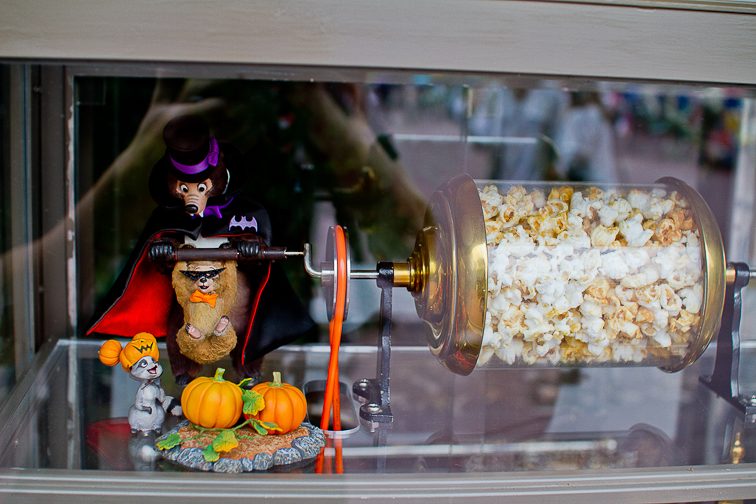 Disneyland Popcorn Turners or Popcorn People 