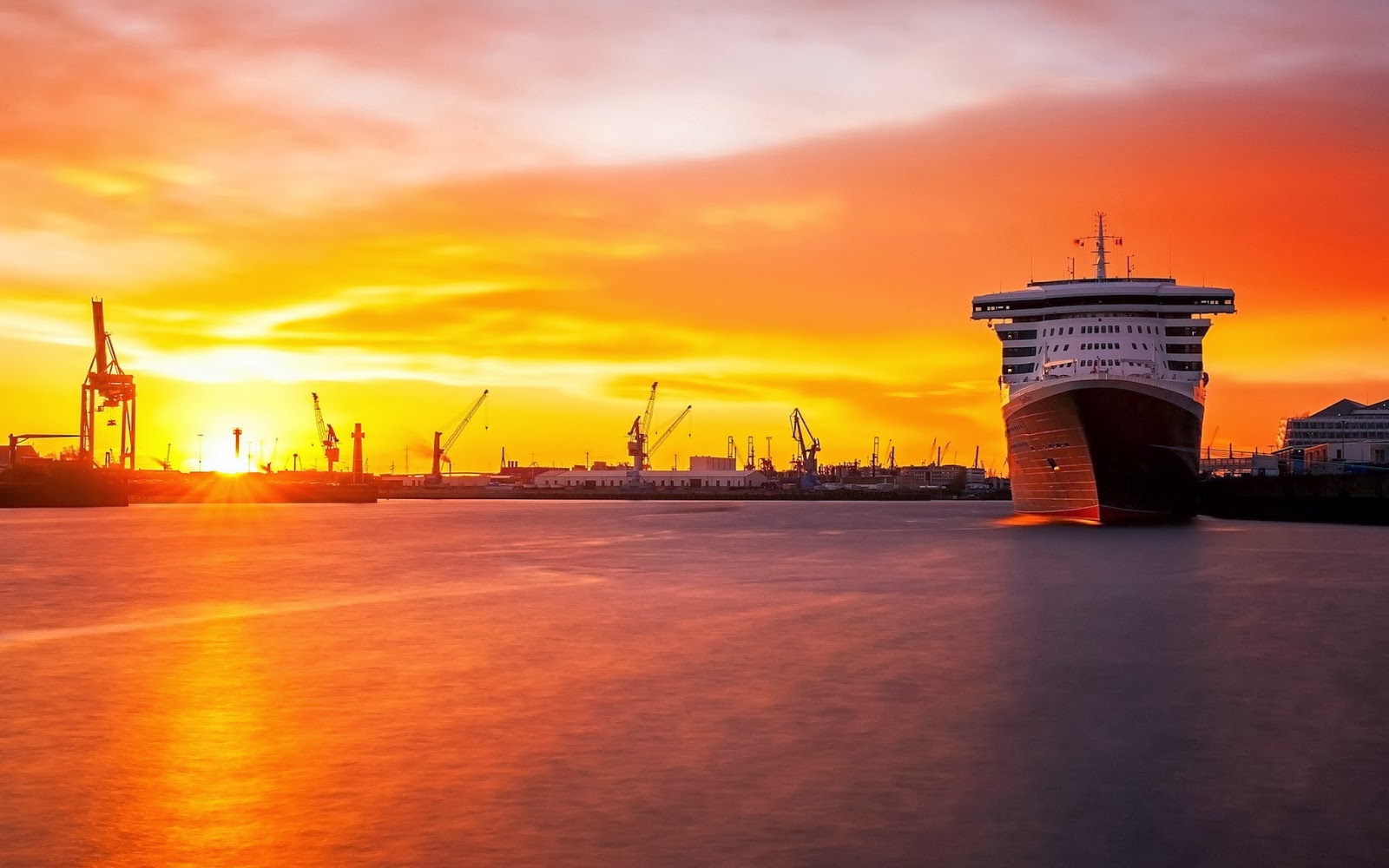 Wallpaper Kapal Pesiar Keren