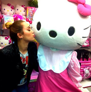 Miley Cyrus (Hannah Montana) kissing Hello Kitty