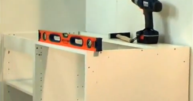 Cocina de melamina colocar muebles bajo mesada vídeo-4 | Web del