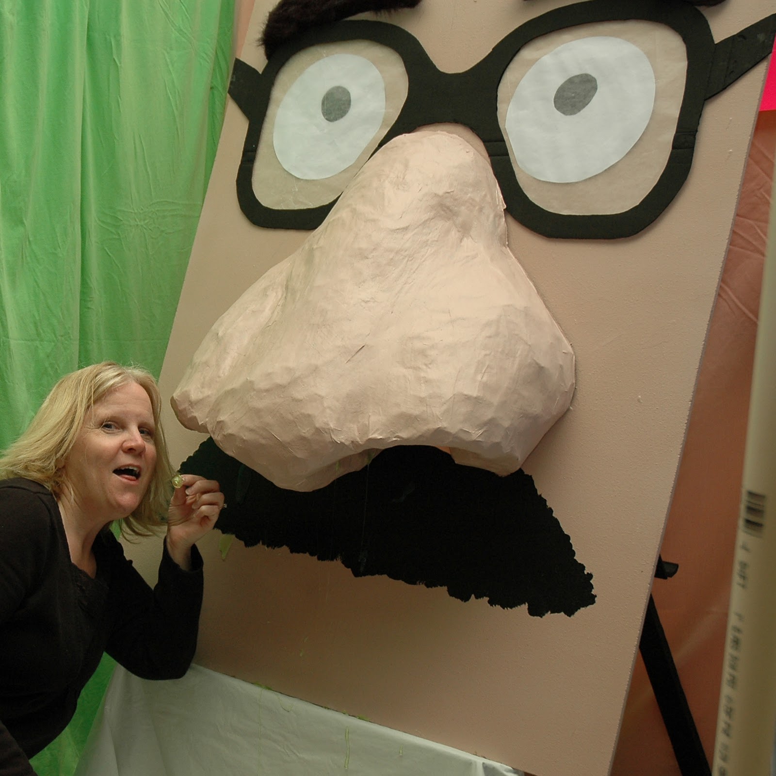 To live or not to live... The biggest nose ever!