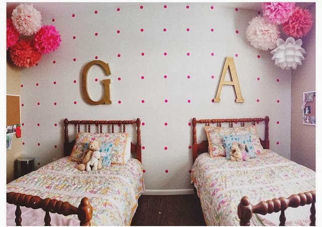 tips-deco-low-cost-decorar-pared-vacia-vinilo-dots-puntos