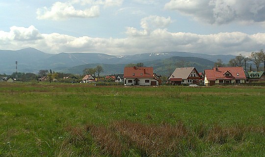 Karkonosze widziane ze wsi Bukowiec.