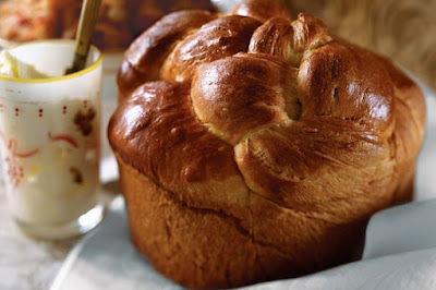 INTERNATIONAL:  Borderless Cuisine - Easter Breads and Cakes - RECIPES - Kulich and MORE!