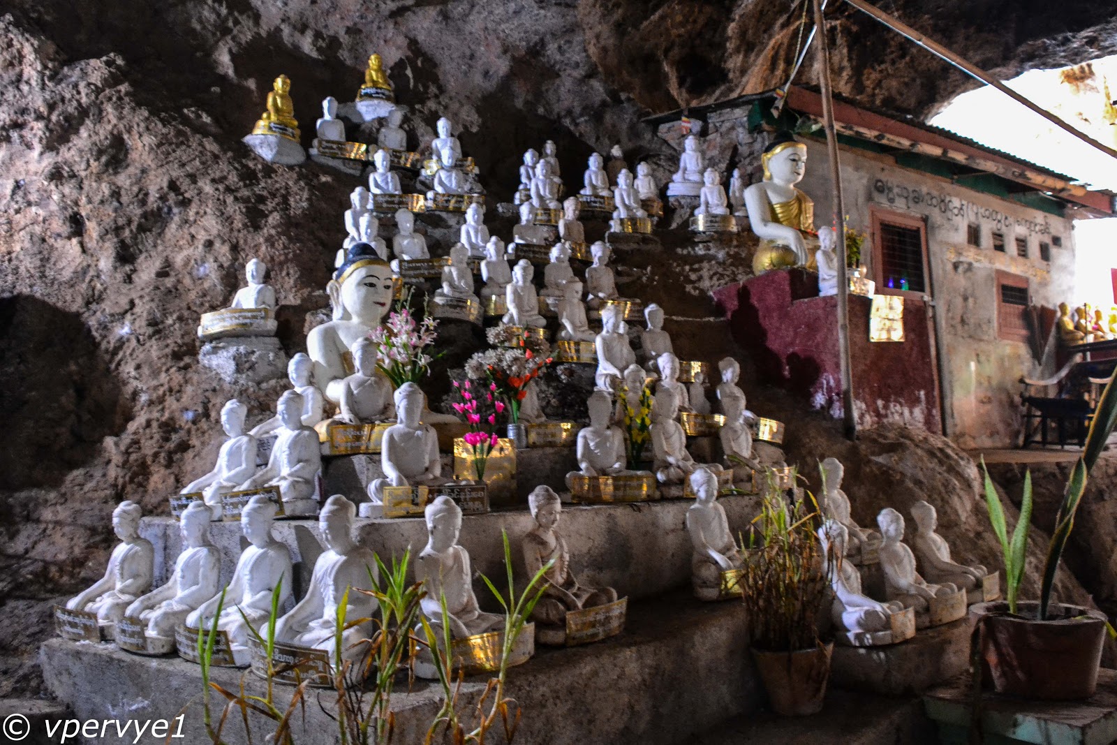 Если на минутку оставить туристку одну в буддийском монастыре, Если на минутку оставить туристку одну в буддийском монастыре,