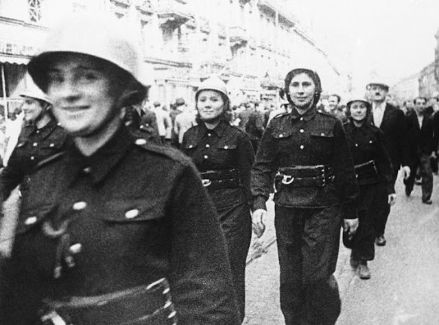 Warsaw Poland women soldiers September 16 1939 worldwartwo.filminspector.com