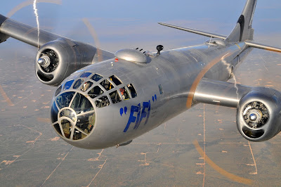 Volar dins la cabina d'un B-29, el mític bombarder de la Segona Guerra Mundial
