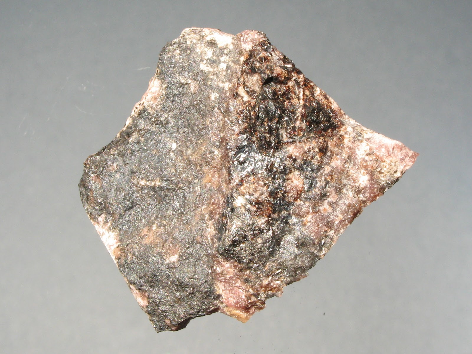 MINERALS ABELLA: RANCIÉITA, BUSTAMITA, CUMMINGTONITA Y NEOTOCITA ...