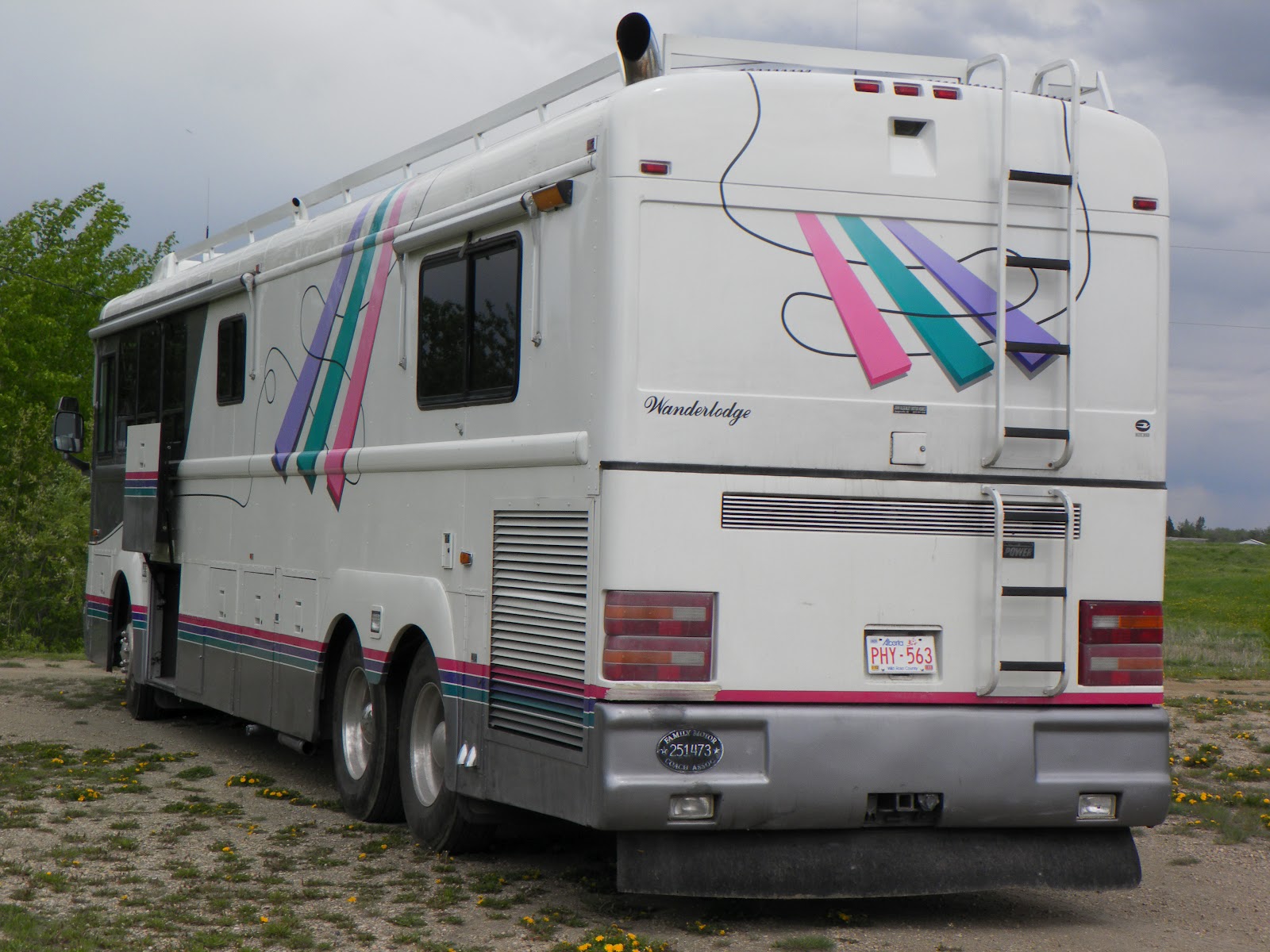 SOLD Bluebird Wanderlodge: Bluebird Wanderlodge 1993 WLWB 40' Motor Coach