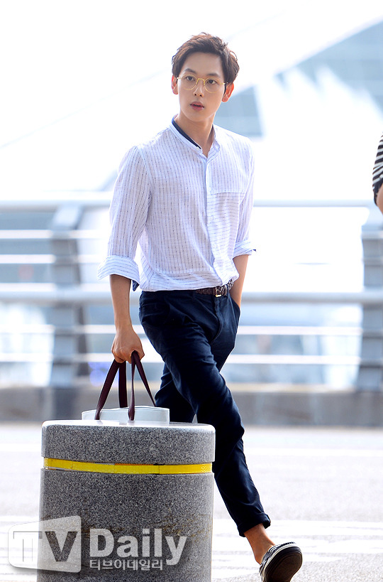 오늘자 임시완 인천공항 출국 사진 | 인스티즈