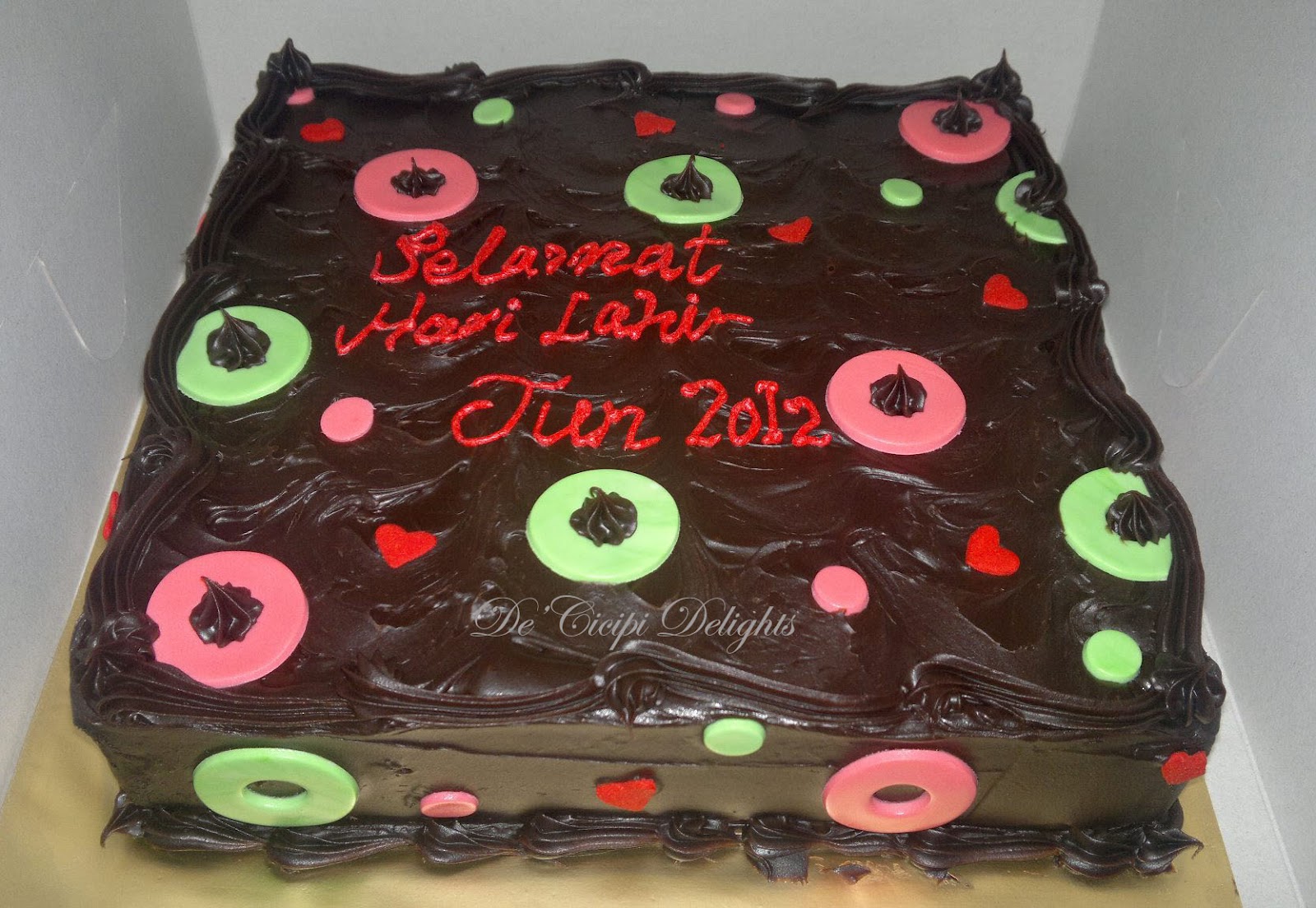 Sentuhan Dicicipi Kek Carrot Walnut & Choc Moist