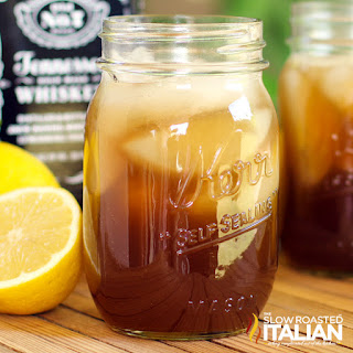 Jack Daniels Sweet Tea sweet tea cocktail in mason jar