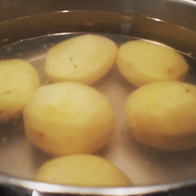 good food in a crap kitchen Baking soda spuds