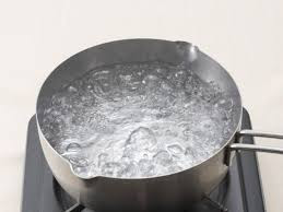 boil-the-water-into-saucepan