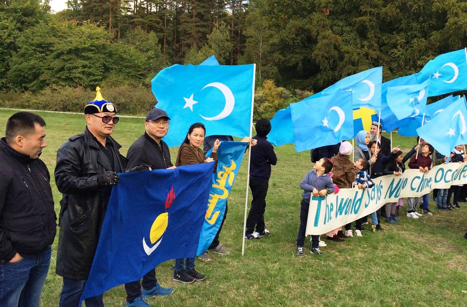 南蒙古时事评论: 2020年10月1日，蒙古人与各族裔示威者齐聚旧金山中国领事馆，抗议中共“国庆”与极权扩张