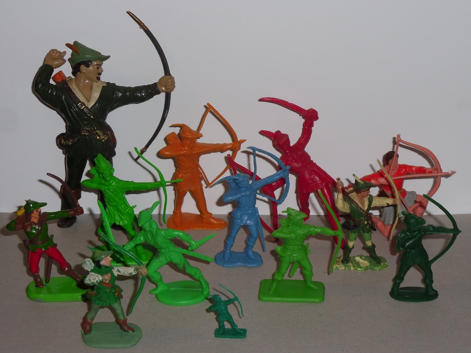 Sold at Auction: LOUIS MARX TOY SOLDIER FIGURINES SET OF 7 RETRO VINTAGE  ANTIQUE