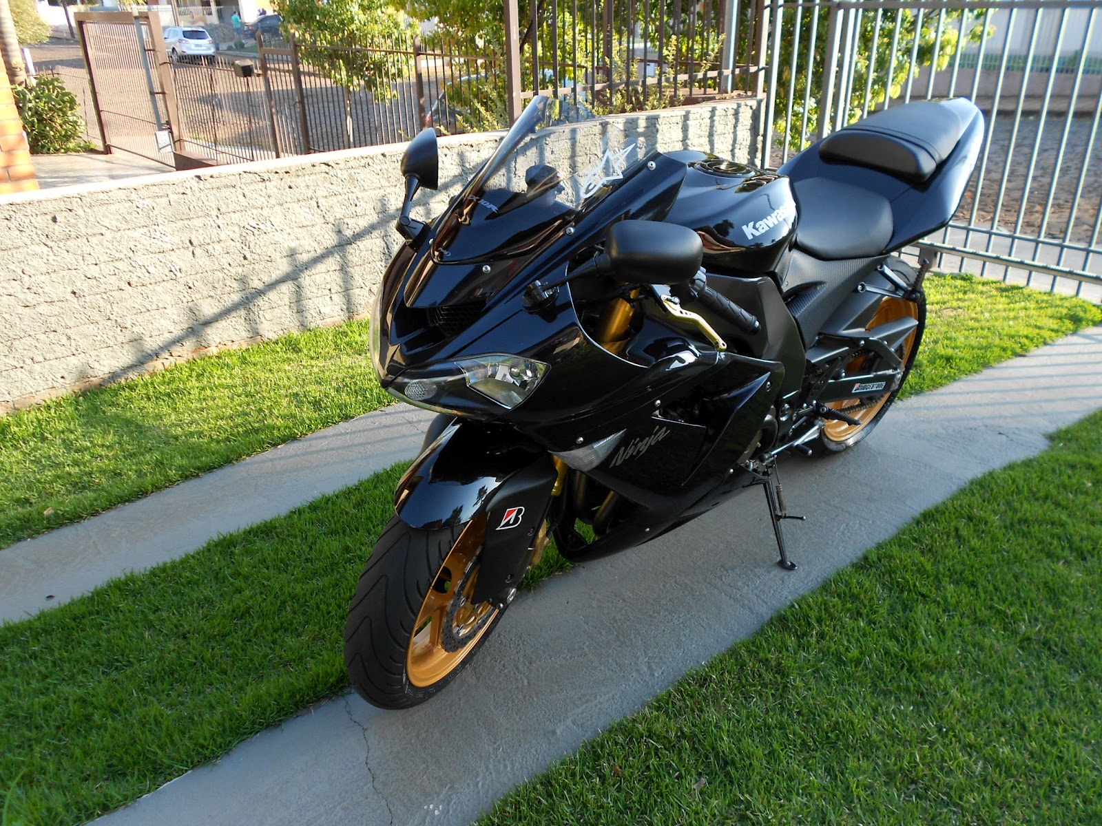 Beto Automóveis: KAWASAKI ZX 10 R PRETA 2005 (VENDIDA)