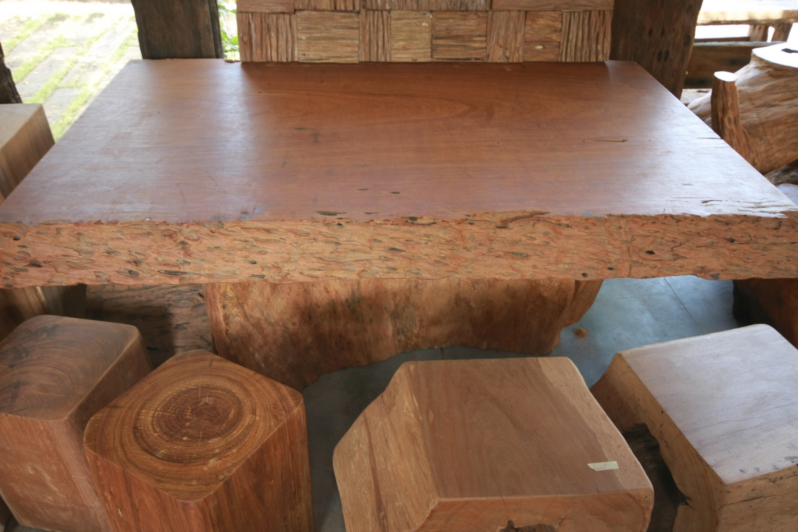 Wood Art Asia Dining Table with artistic leg