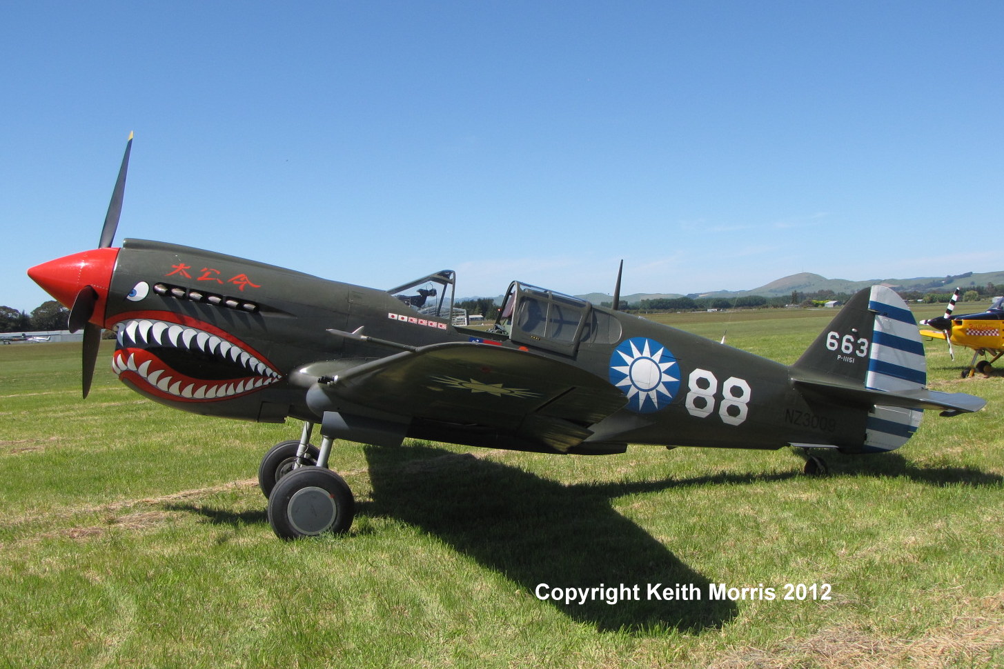самолет p-40 томагавк. Curtiss p-40e kittyhawk самолет. P 40 e. P-40 warhawk. P40e warhawk.