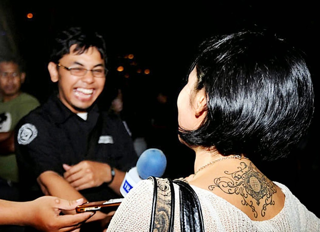 Arti Tato Dua Lingkaran Lengan Kiri : 8 Musisi Dengan Tato Aneh dan