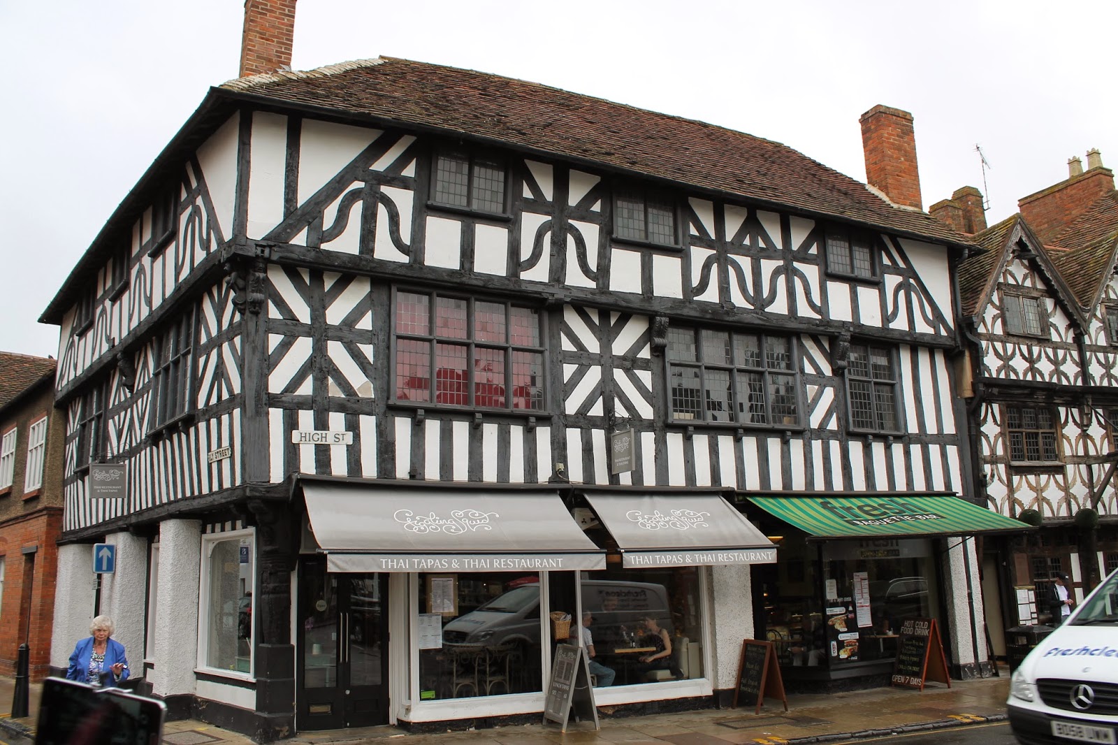 The Tourist's Logs мαηנαℓу StratfordUponAvon, England