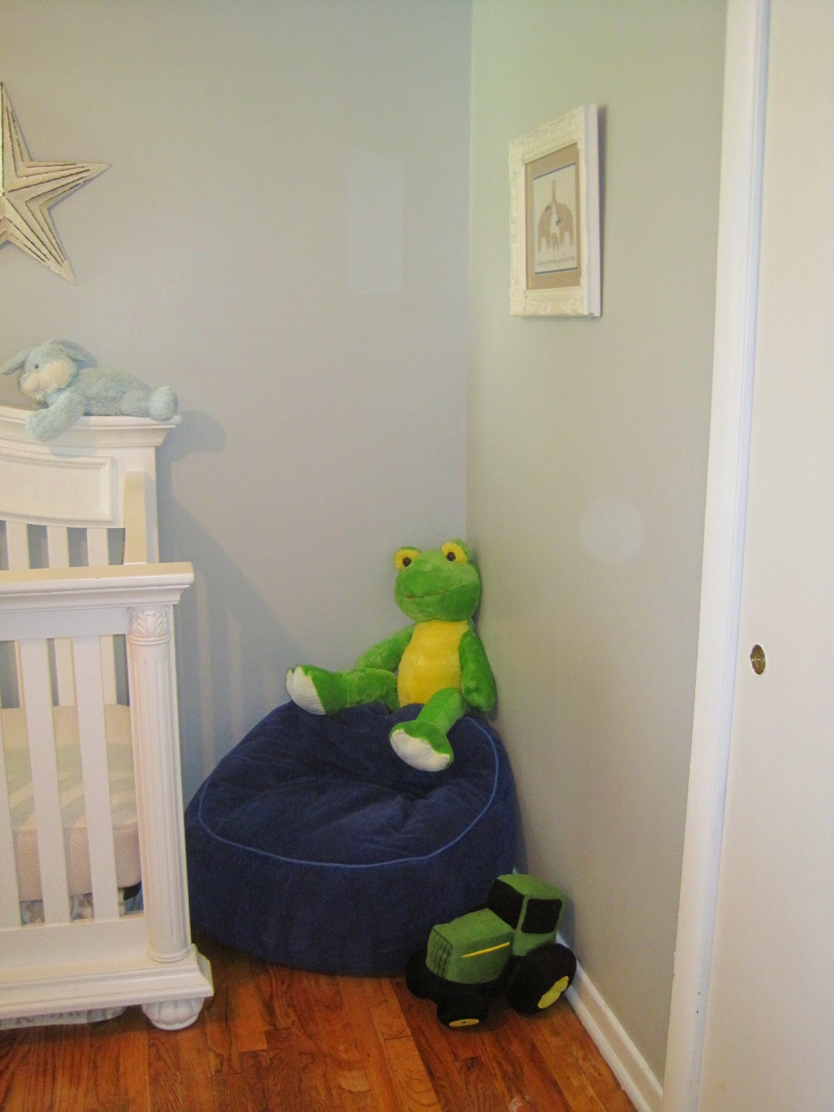 Cupcakes, Quilts, and Commas: Carter's Nursery