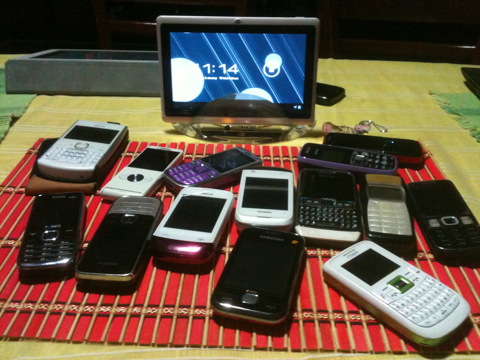 SK ABANG AING, SRI AMAN, SARAWAK.: Handphone second-hand untuk dijual.
