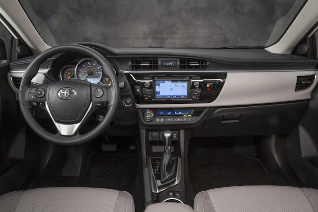 В салоне у новой Toyota Corolla 2013 