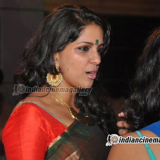 Aparna Nair latest hot photos in saree from Vinu Mohan's Marriage Reception