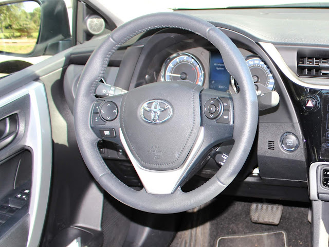 Toyota Corolla XEi 2019 - interior