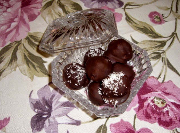 Umutlu Ev Kadını TATLI TARIFLERI Romlu Pralinler