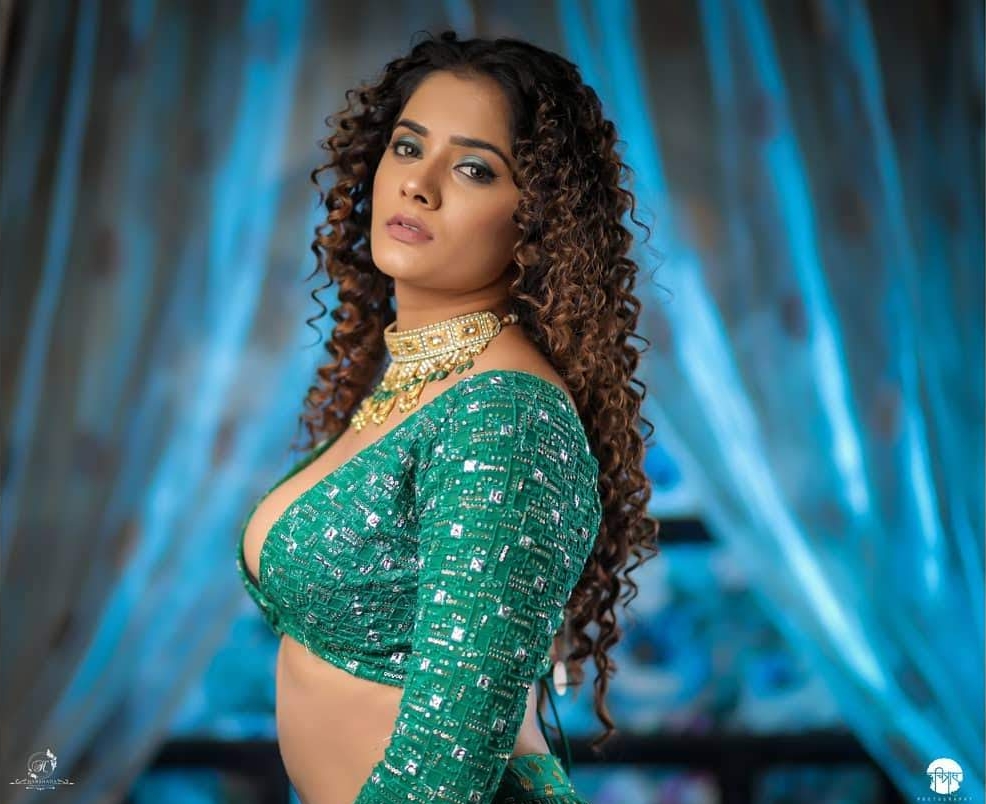 bhagyashree mote navel bhagyashree mote navel