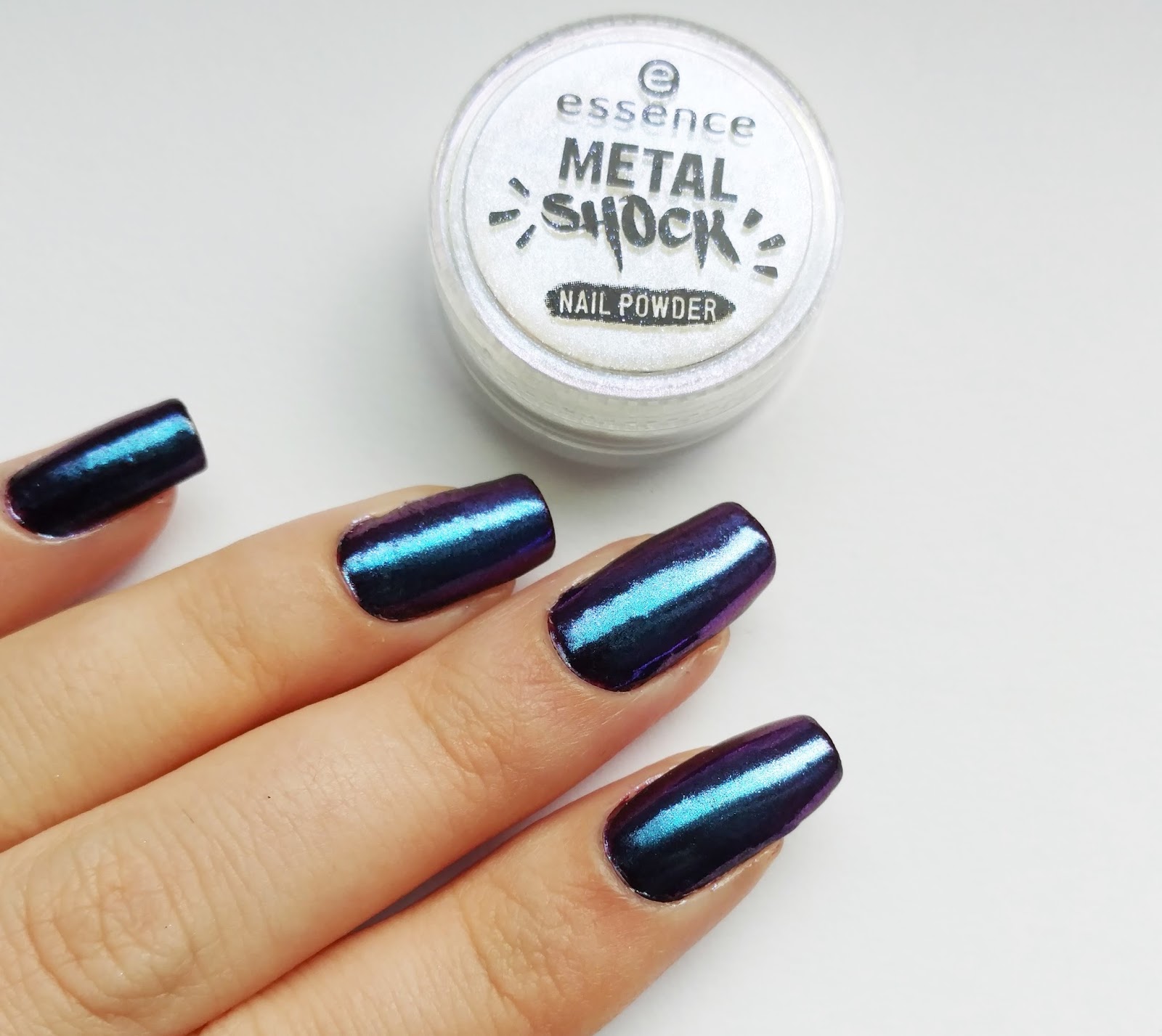 Gina lackiert Essence Metal Shock Nail Powder 04 Me And My Unicorn