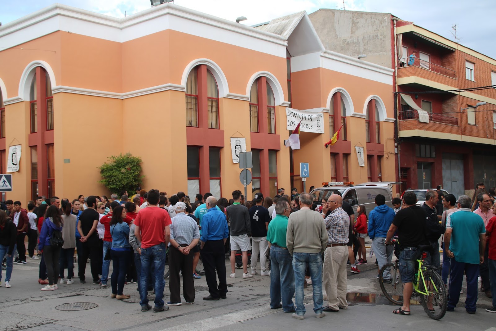 Foto De Valentina Desangrada En El Suelo El blog de Joaquín Medina: Ana Hilda Linares Baeza, dominicana de 50 años,  muere de una agresión con arma blanca de un pariente suyo que la había  amenazado de muerte. Los Pensionistas...
