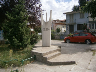 το μνημείο των εκτελεσθέντων ΕΠΟΝιτών στα Ιωάννινα