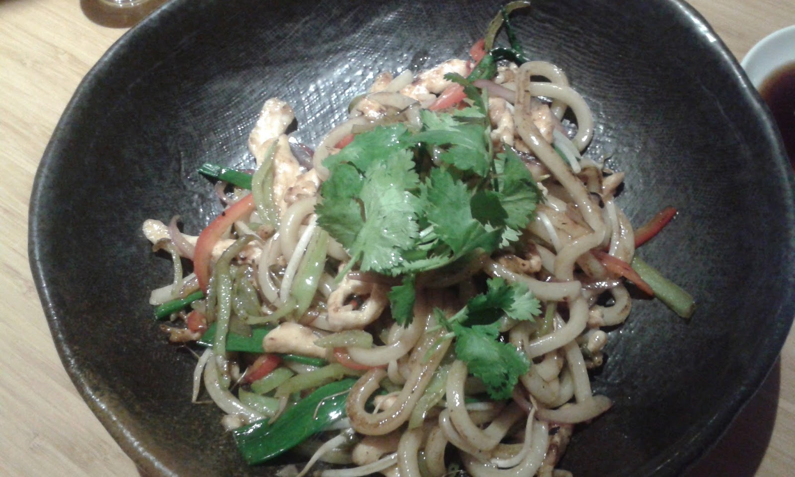 Dekucchan Etli Ramen, Tavuklu Udon ve Harika Bir Sushi Kani Ten