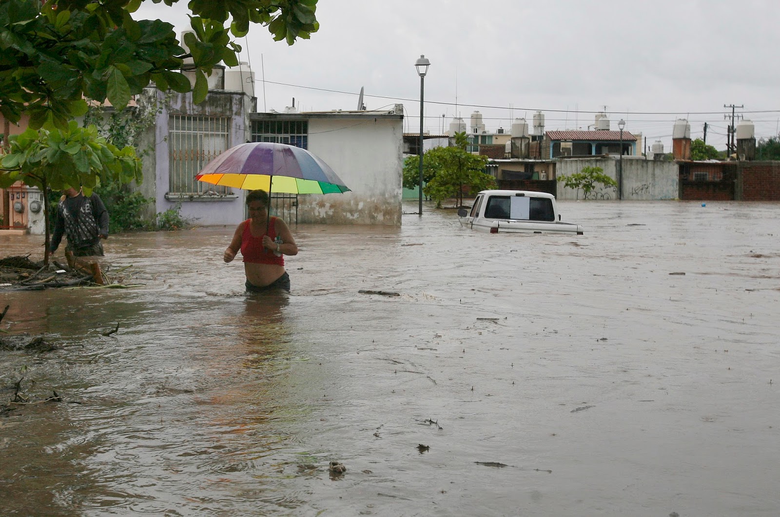 El Salvador en Alerta Amarilla por Fuertes LLuvias. Tres personas han