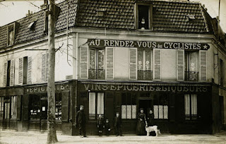 Au rendez-vous des cyclistes, un ancien café de Saint-Maur Carte postale de cyclistes dans le Val-de-Marne