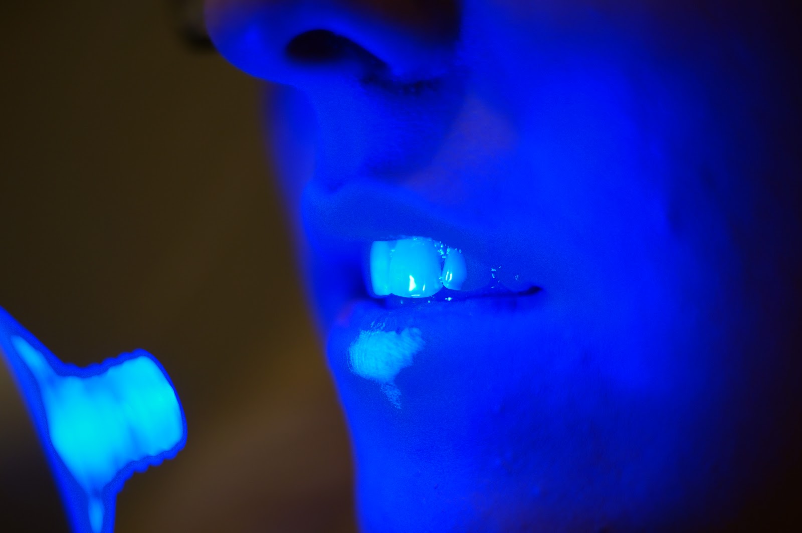 Emtalks Get Whiter Teeth Blanx White Shock Toothpaste With LED