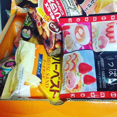 Japanese candy, tokyo treat, dulces, chocolate, galletas, caja mensual, month box, blogger alicante solo yo, blog solo yo, snacks, influencer,