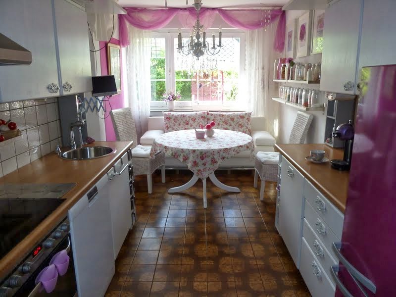 BittyAmbam: Sofa (Couch) in der Küche