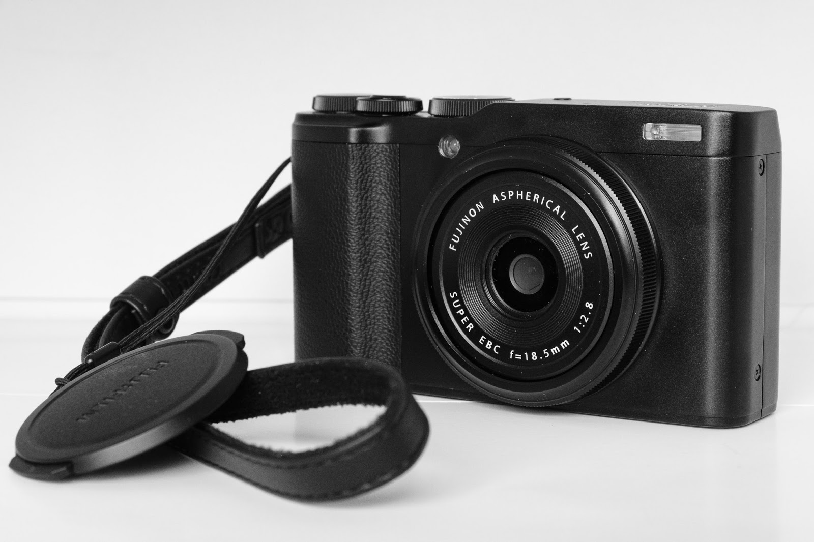 FIRST LOOK REVIEW FUJIFILM XF10