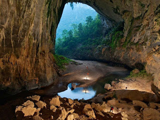 La cueva más grande del mundo. Cuánto mide la cueva más grande del mundo. Entrada de la cueva Hang Sơn Đoòng la  mas grande del mundo.
